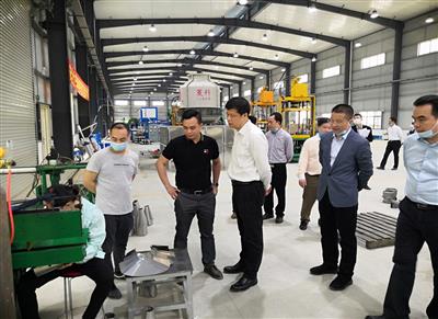 劳宁军到中泰产业园国际果品加工基地调研指导